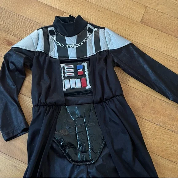 Kids Darth Vader Costume - Size 4T- Disney Store- Halloween- - Picture 5 of 8